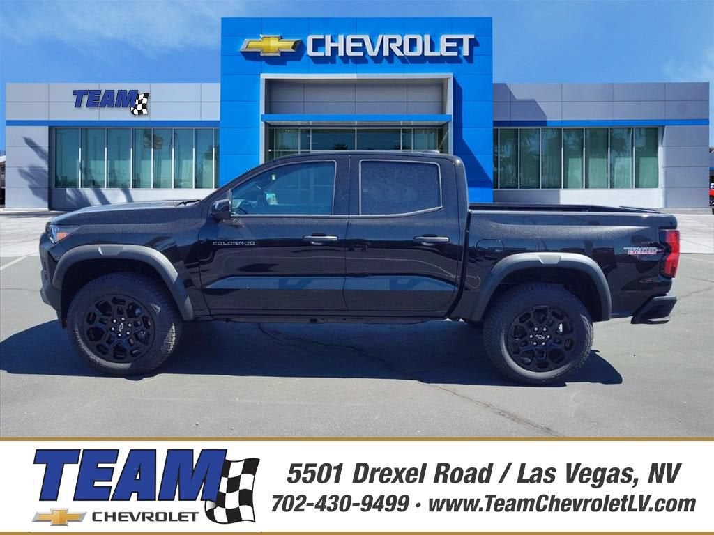 2026 Chevrolet Colorado Trail Boss in Black — front three-quarter view