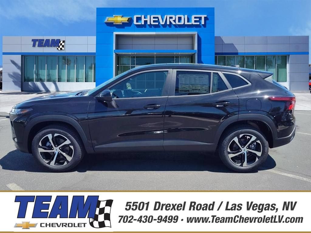2026 Chevrolet Trax 1RS in Mosaic Black Metallic — front three-quarter view