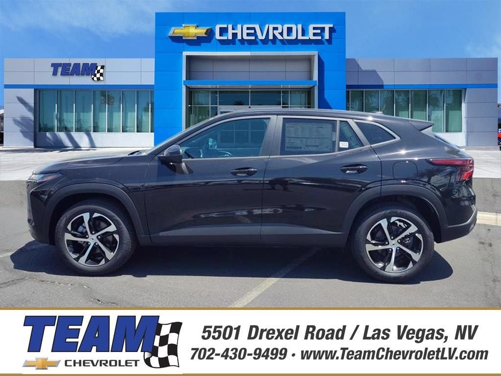 2026 Chevrolet Trax 1RS in Mosaic Black Metallic — front three-quarter view
