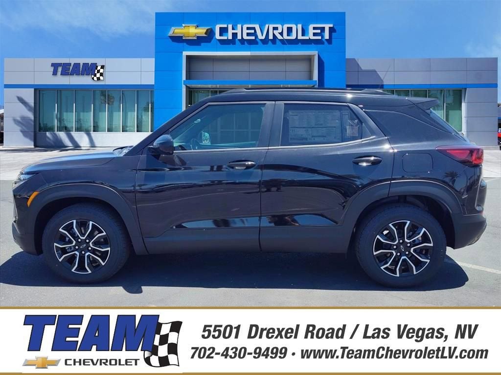 2026 Chevrolet Trailblazer ACTIV in Mosaic Black Metallic — front three-quarter view